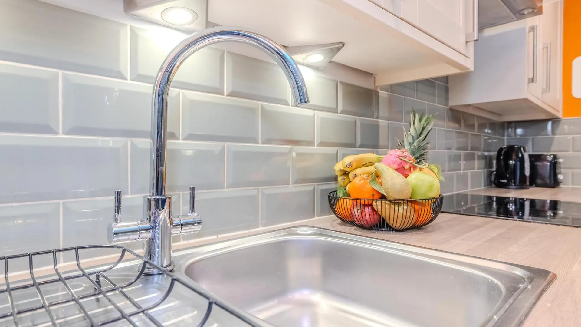 Prefect One Bedroom Flat Next To Brighton Beach Sleep 4 Guests