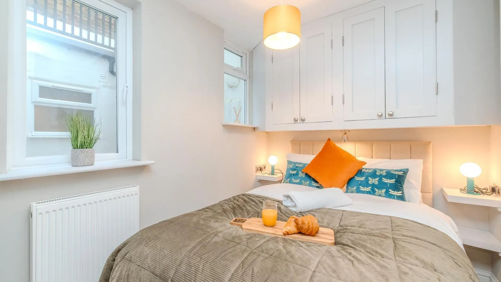 Prefect One Bedroom Flat Next To Brighton Beach Sleep 4 Guests