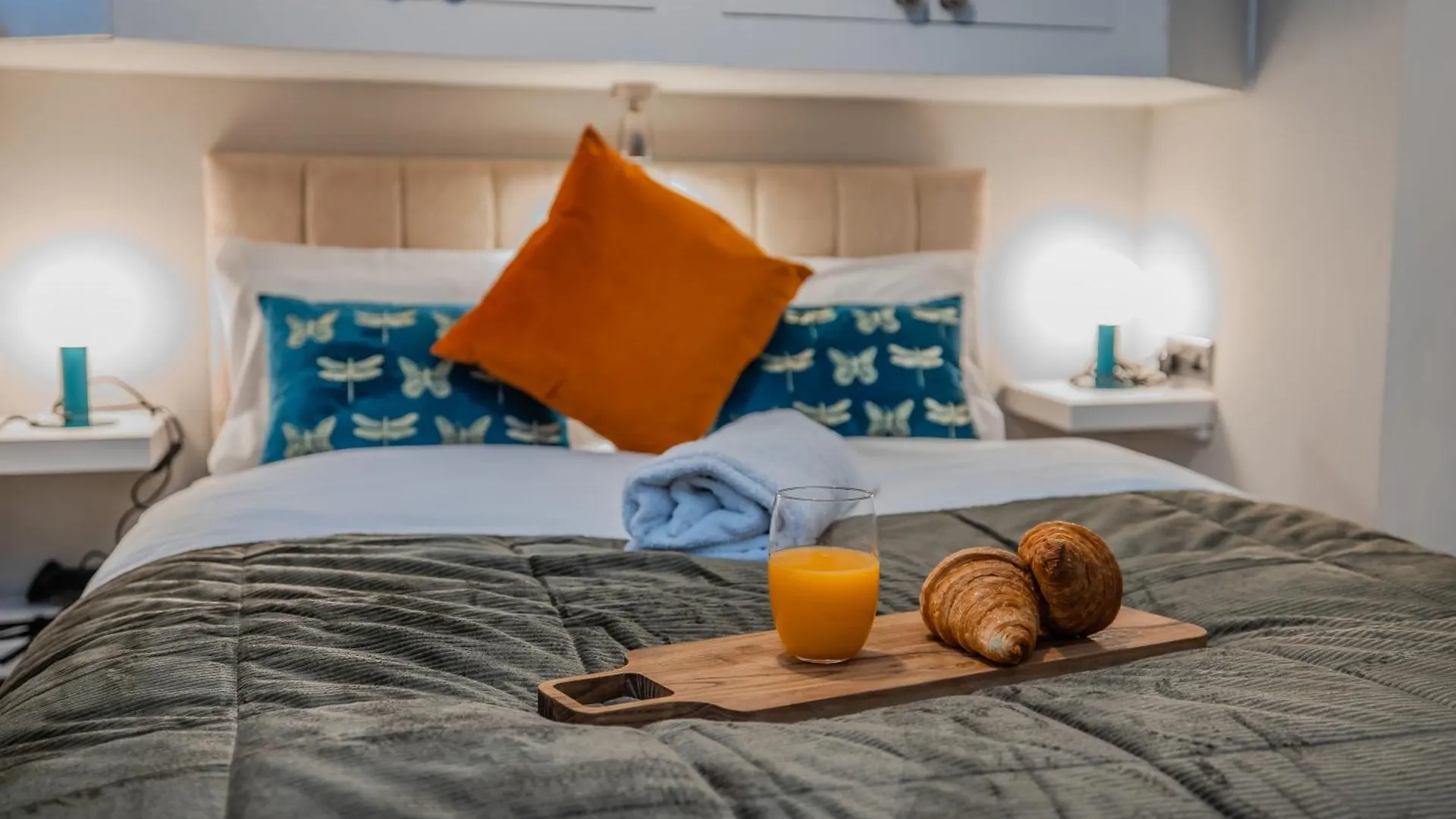 Prefect One Bedroom Flat Next To Brighton Beach Sleep 4 Guests